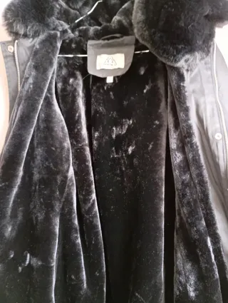 Chaquetón negro mujer con capucha