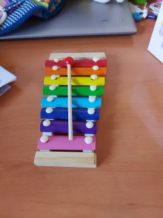 Varios juguetes sin estrenar pero sin su caja.