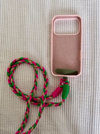 Funda iPhone 17 Pro con correa trenzada