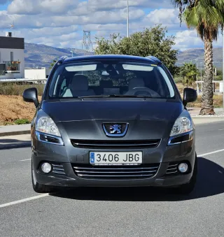 Peugeot 5008 2013