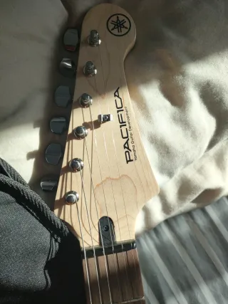 Guitarra Yamaha Pacifica Roja