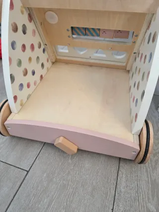 Andador de bebes en madera con freno