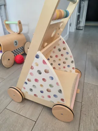 Andador de bebes en madera con freno