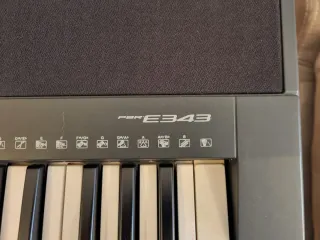 Teclado Yamaha PSR E343 + Soporte
