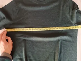 Jersey verde oscuro, 100% lana merino. Talla S