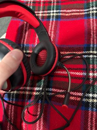 Cascos Gaming Tempest Negros y Rojos