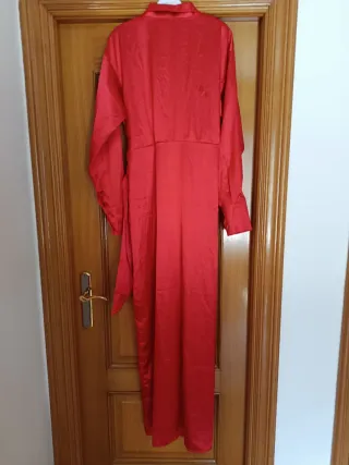 Vestido rojo satinado para Nochevieja