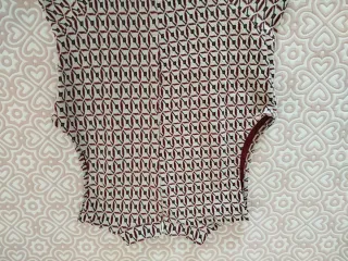 Vestido estampado multicolor y rojo