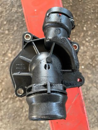 Pompa acqua e valvola termostatica BMW E46 320d