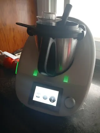 Thermomix casi nueva - 800€ negociables
