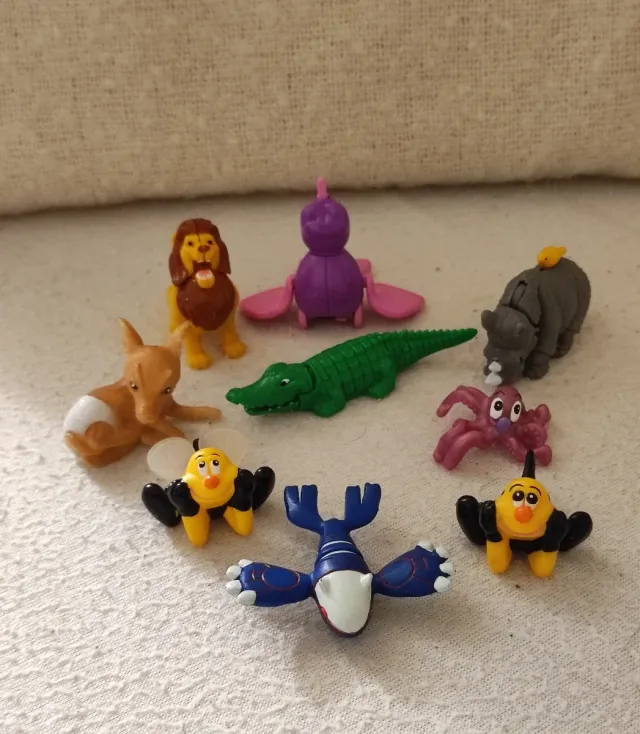 9 Figuritas de varias colecciones distintas