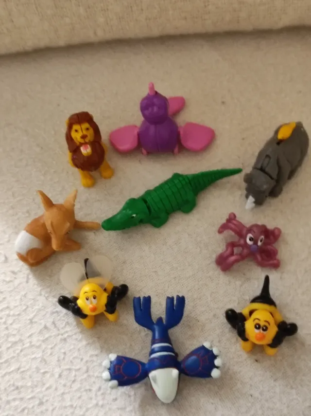 9 Figuritas de varias colecciones distintas