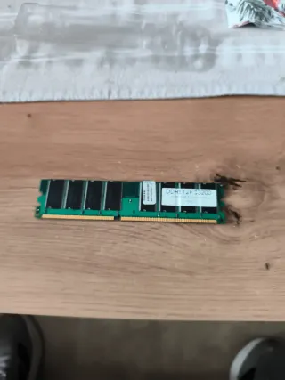 Crucial 2GB DDR2 PC2-5300 DIMM