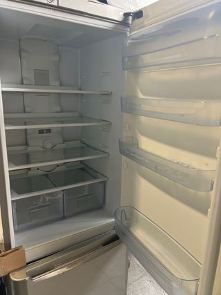 Nevera Indesit plateada