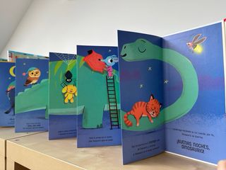 +2 años. NUEVO. Libro Desplegable. Dinosaurio