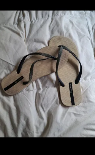 Chanclas Ipanema Beige y Plateadas