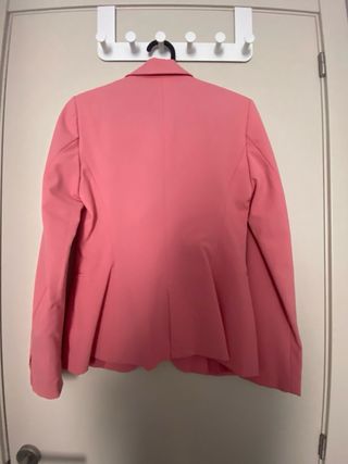 Traje ZARA rosa chicle