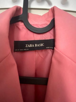 Traje ZARA rosa chicle