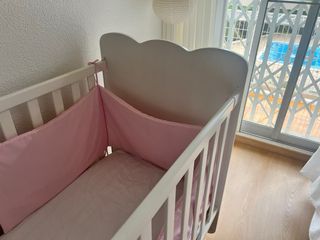 Cuna infantil casi nueva.