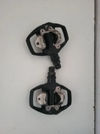 Bicicleta carretera FOCUS roja y blanca