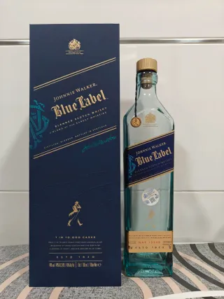 Bottiglia vuota e scatola Johnnie Walker Blue Label