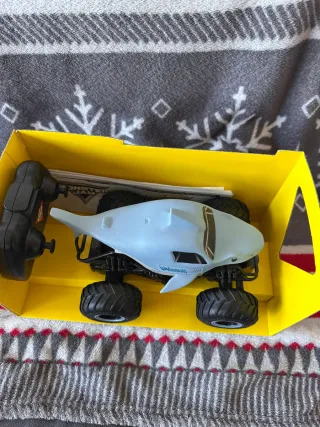 Coche RC Monster Jam Megalodon 1:24