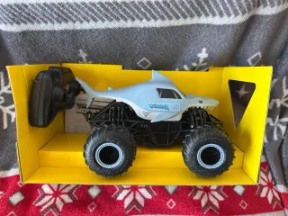 Coche RC Monster Jam Megalodon 1:24
