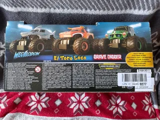 Coche RC Monster Jam Megalodon 1:24