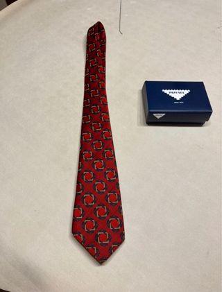 Elegante corbata de seda natural