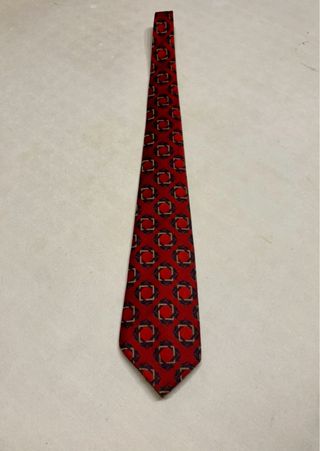 Elegante corbata de seda natural