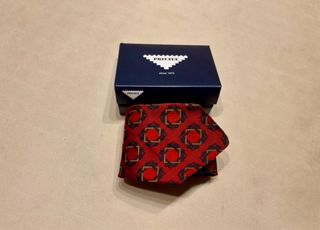 Elegante corbata de seda natural