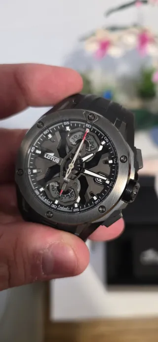 Reloj Lotus Negro y Plateado