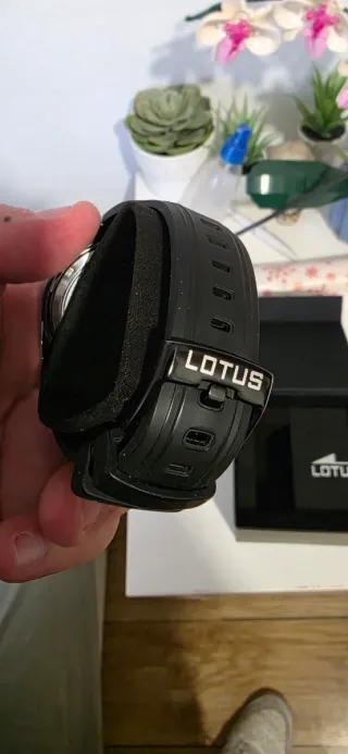 Reloj Lotus Negro y Plateado