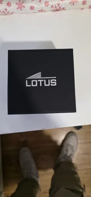 Reloj Lotus Negro y Plateado