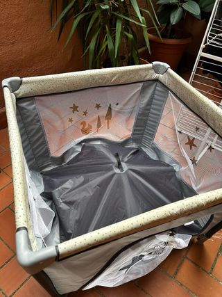 Parque infantil cuadrado gris estrellas
