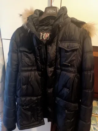 Piumino uomo invernale nero con cappuccio