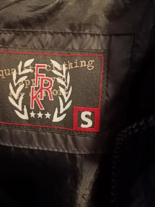 Piumino uomo invernale nero con cappuccio