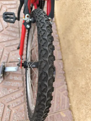 Bicicleta infantil roja