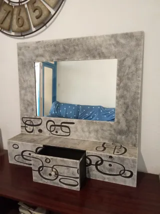 Mueble recibidor colgante con cajon y espejo