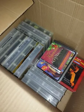 Caja de 121 Películas Variadas