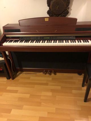 Piano Digital con Accesorios