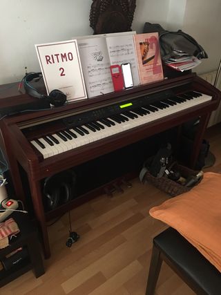 Piano Digital con Accesorios