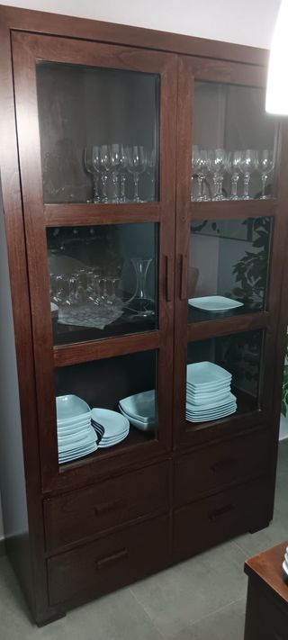 Mueble de salón madera y cristal