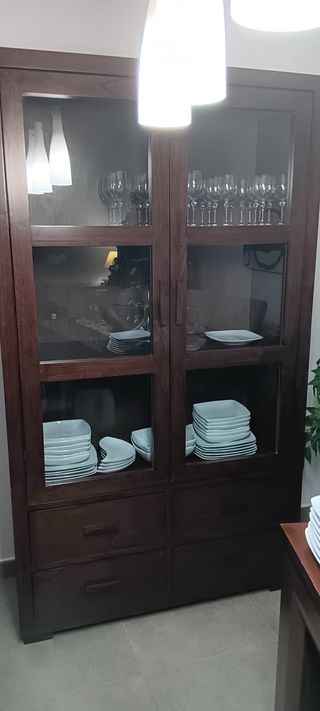 Mueble de salón madera y cristal