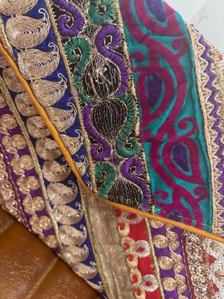 Bolso de mano multicolor bordado