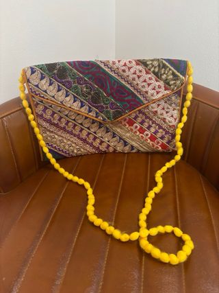 Bolso de mano multicolor bordado