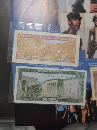 4 Billetes de Diferentes Países