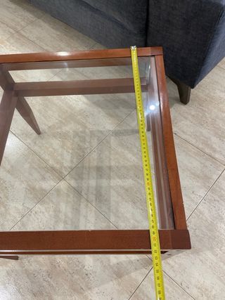 Mesa de centro de madera y cristal