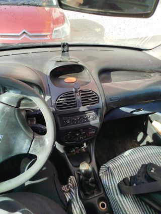Peugeot  206 2002