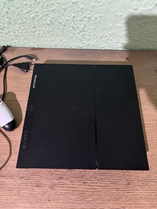 PS4 (PlayStation 4) Negra con Mando Blanco